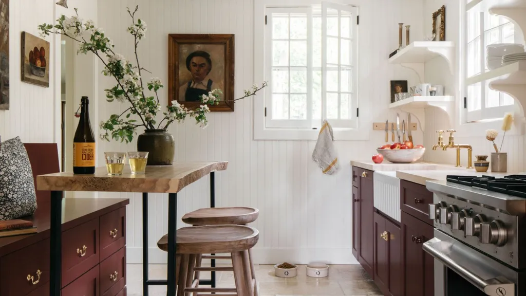 A Tiny Yet Colorful Kitchen with Mixed Storage Solutions